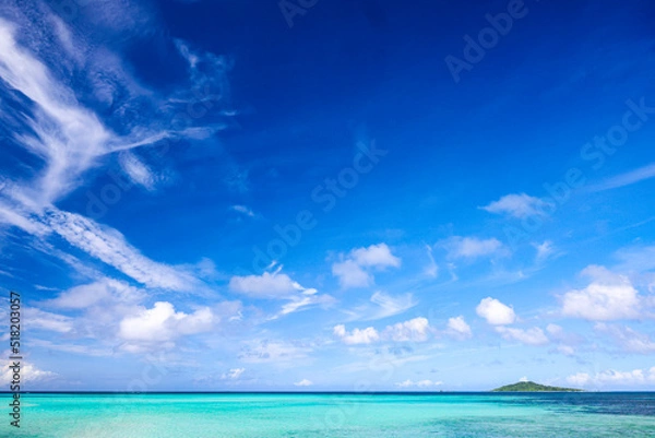 Obraz 沖縄県宮古島　ブルーグラデーションの海と島