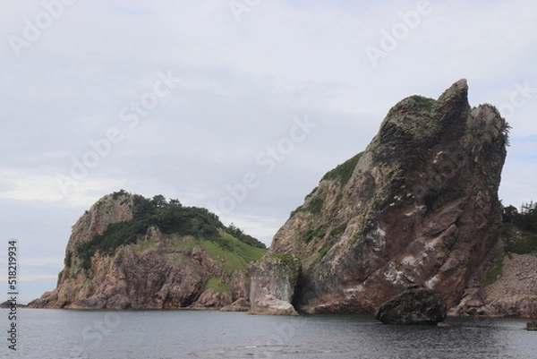 Obraz いびつな大岩がある風景