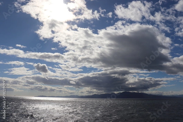 Obraz 奥に陸地が見える海　雲