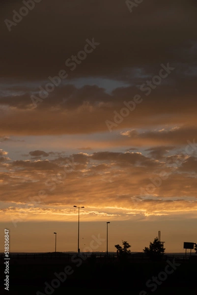 Fototapeta 夕日に輝く美しい夕焼け雲
