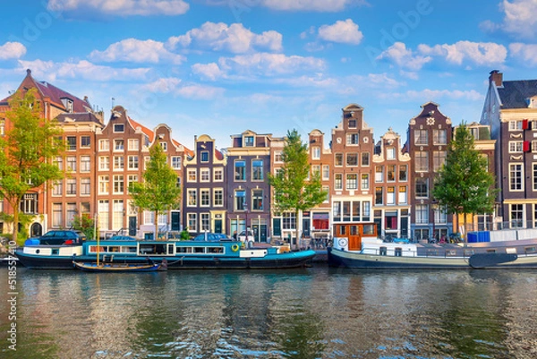 Fototapeta Amsterdam. Panoramic view of the historic city center of Amsterdam. Traditional houses and bridges of Amsterdam. An early quiet morning.  Europe, Netherlands, Holland, Amsterdam.