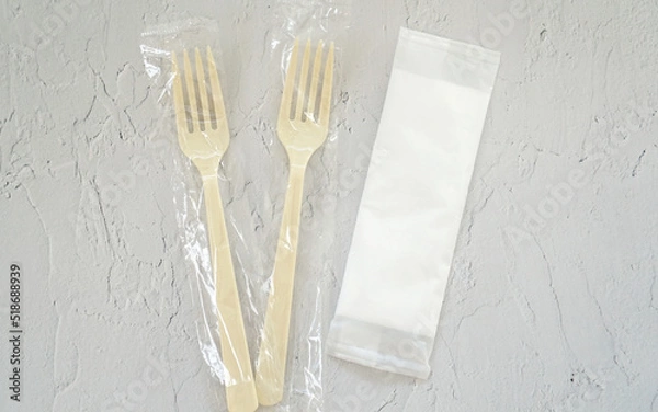 Obraz 使い捨てのカラトリー フォークとお手拭き