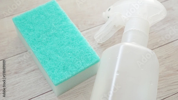 Obraz スポンジとスプレーのお掃除うグッズ