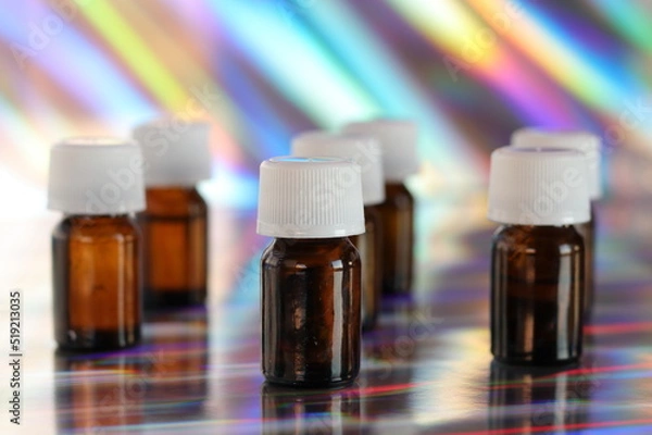 Fototapeta Botellines de vitamina D con fondo multicolor