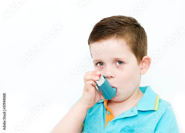 Obraz little boy using his asthma pump