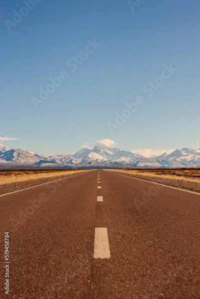 Obraz National road number 40 paved in the south of Argentina with snowy mountains in the background