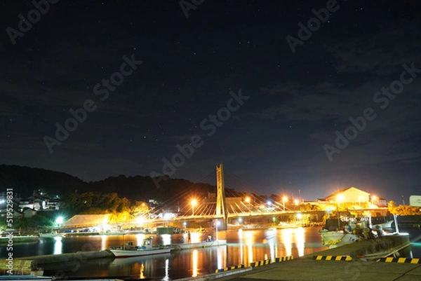Fototapeta 夜の漁港で釣り