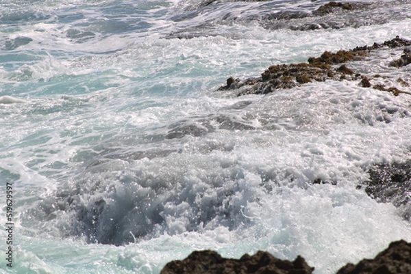 Fototapeta waves crashing on rocks