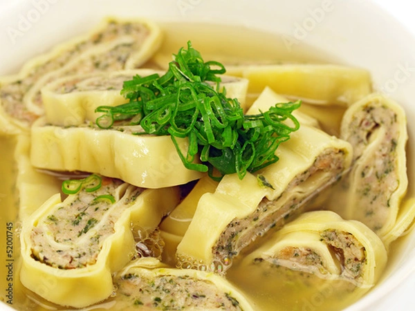 Fototapeta maultaschen in der brühe