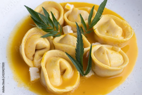 Obraz Capeleti, pasta en salsa 