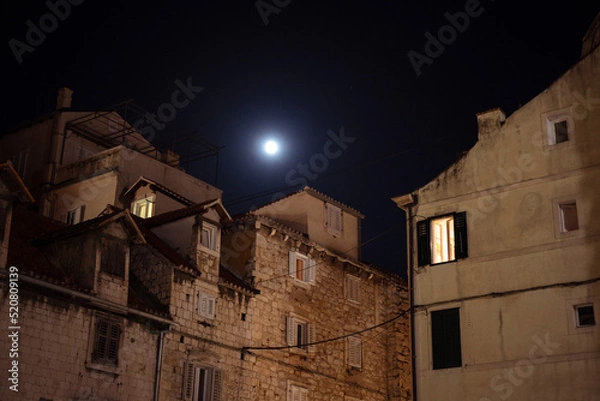 Fototapeta Split bei Nacht