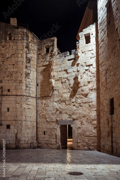 Fototapeta Split bei Nacht