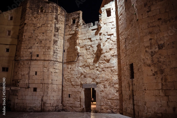 Fototapeta Split bei Nacht