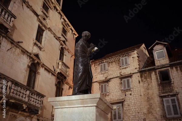 Fototapeta Split bei Nacht