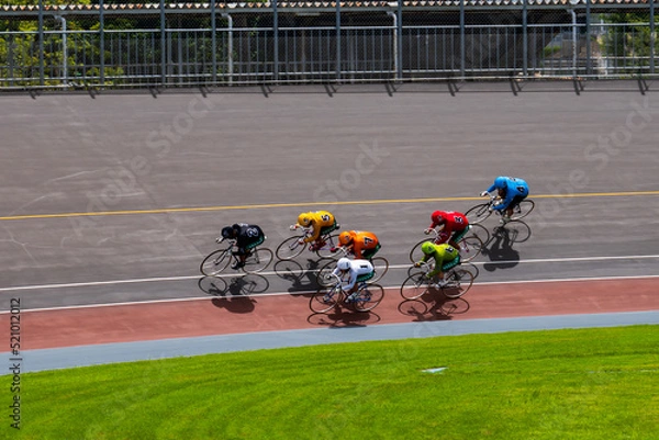 Obraz バンクを駆け抜ける競輪選手達
