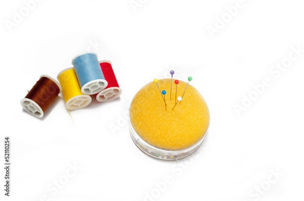 Obraz sewing kit su sfondo bianco