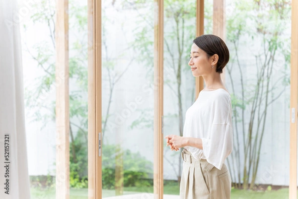 Fototapeta 笑顔のミドル女性