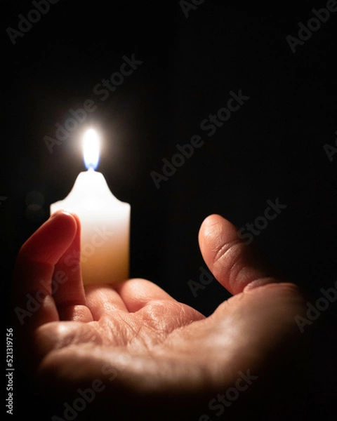Obraz Hand holding candle