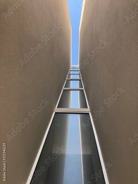 Obraz Vista desde un edificio desde abajo