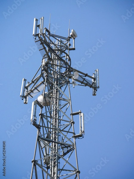 Obraz Antennas on mobile network tower.