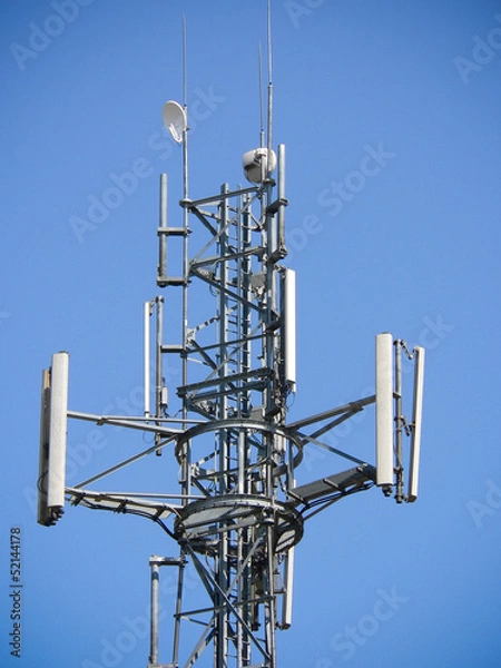 Obraz Antennas on mobile network tower.