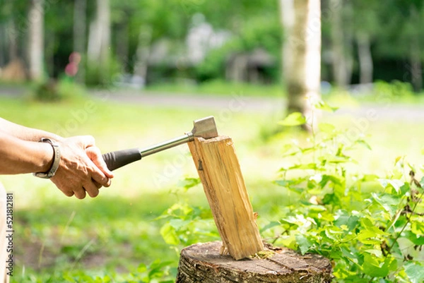 Fototapeta 薪　薪割り　キャンプ　アウトドア　焚き火