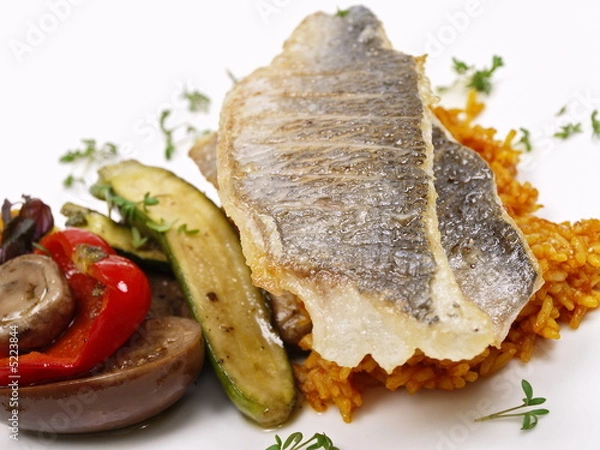 Fototapeta doradenfilet auf gebratenem gemüse
