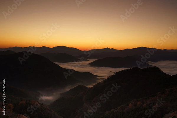 Fototapeta 三重県　相津峠から見える夜明け前の雲海風景