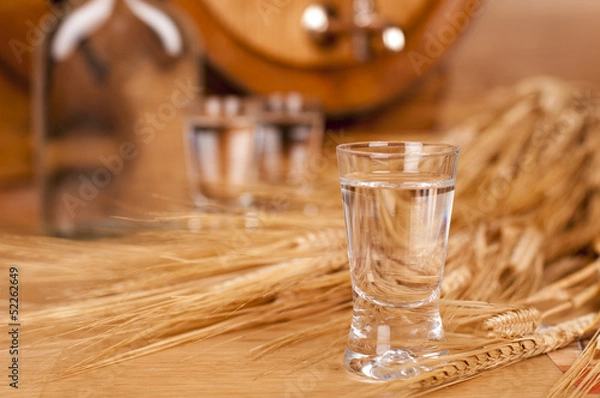 Obraz szklanka wódki i lufy