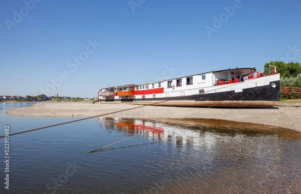 Fototapeta Niedrigwasser auf dem Rhein - low water on the Rhine