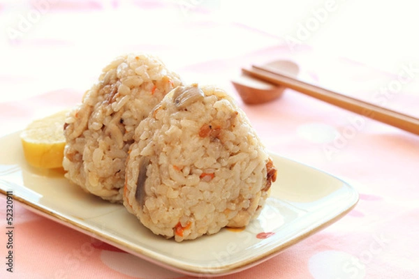 Fototapeta 炊き込みご飯のおにぎり