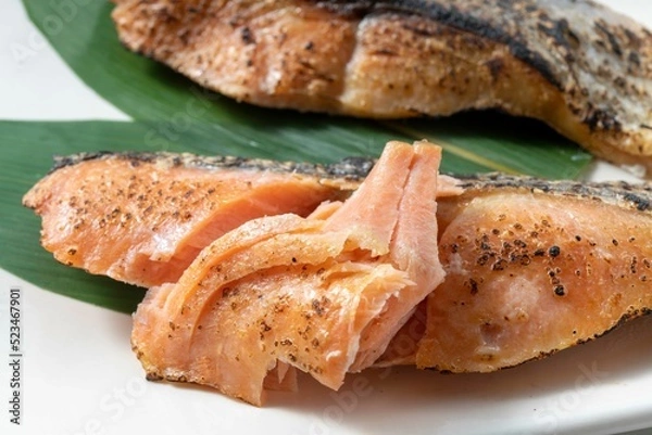 Fototapeta 新鮮で美味しい鮭