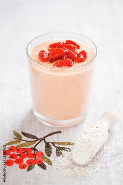 Obraz Smoothie with goji berries and oat bran powder, selective focus