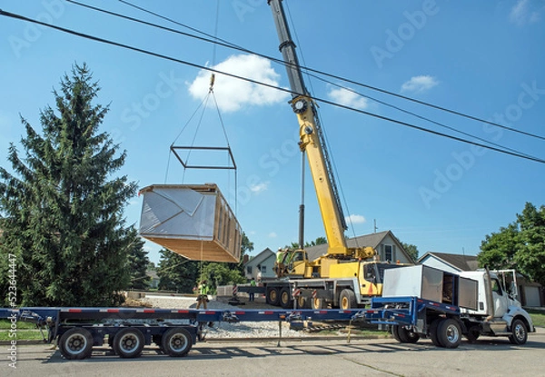 Obraz Transporting First Half of Modular Home to Foundation