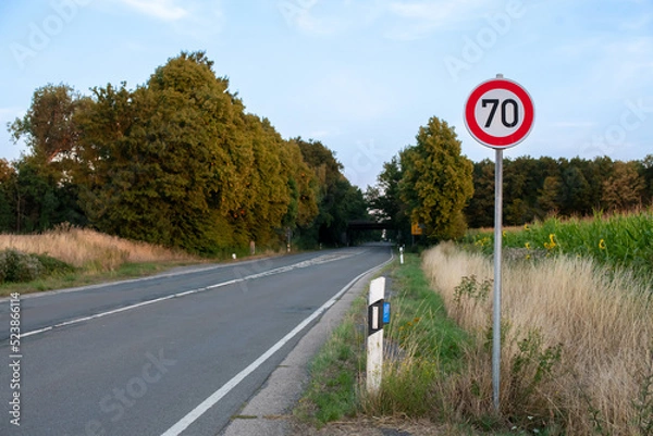 Obraz Tempolimit 70 auf der Landstraße