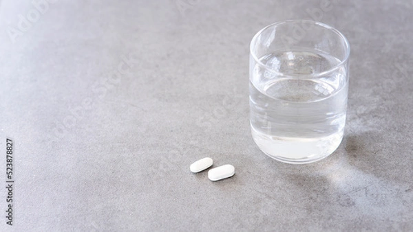 Obraz pills in glass