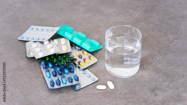 Obraz pills in a glass