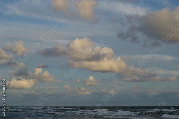 Obraz Chmury nad morzem o poranku