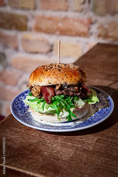 Obraz Hamburger mit Speck und Salat