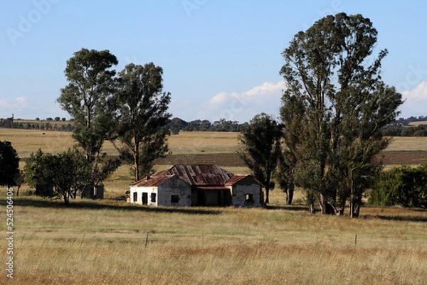 Fototapeta Photo of abandoned old houses and buildings in South Africa, red stone, mud and stone walls