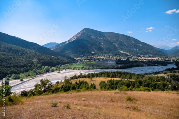 Obraz Lake Castillon in the Alpes-de-Haute-Provence, dried up by the heat wave/Le lac de Castillon dans les Alpes-de-Haute-Provence, asséché par la canicule