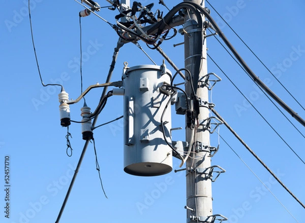 Fototapeta 電柱に取り付けられた柱上変圧器