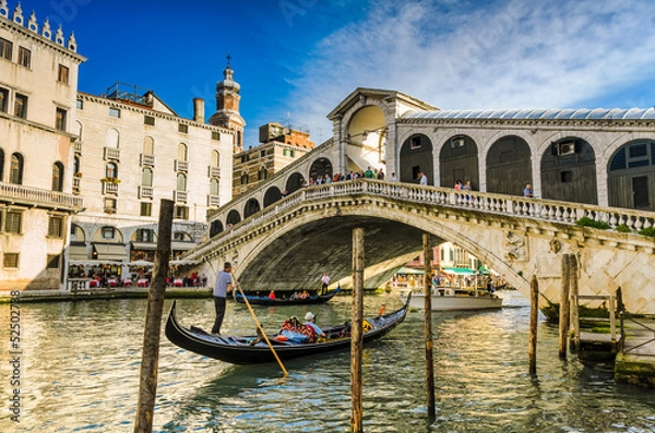 Fototapeta Gondola na moście Rialto w Wenecji, Włochy