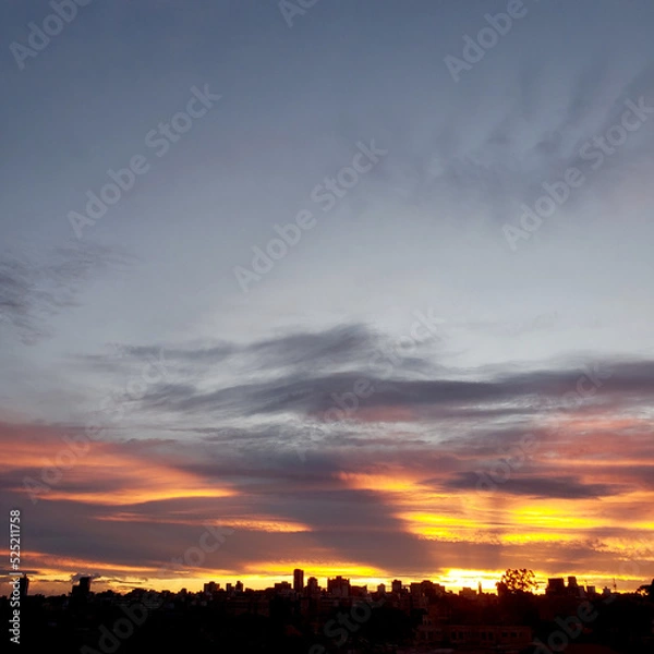 Obraz Beautiful sunny sky and clouds over the horizon. Sunset background.
