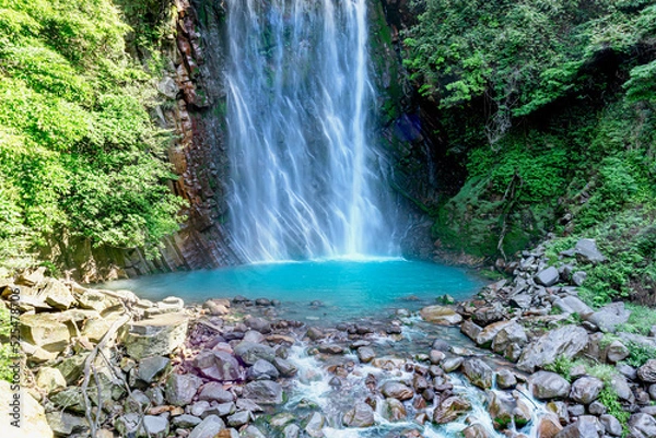 Fototapeta 温泉水が流れる鹿児島県霧島市の丸尾滝
