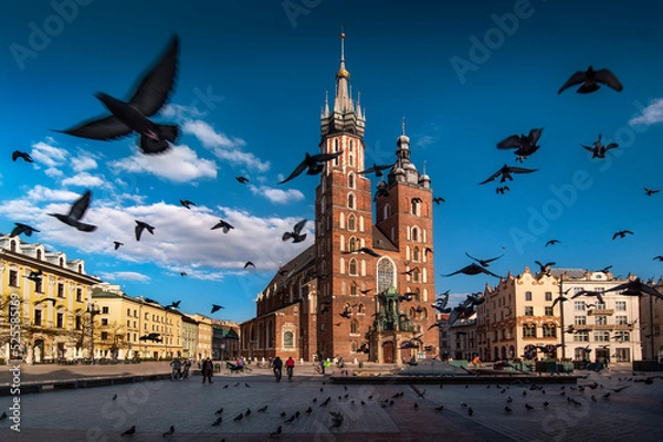 Fototapeta The main square in Krakow with a view of the cloth hall and St. Mary's Basilica. Rynek główny w krakowie z widokiem na sukiennice i bazylikę mariacką.