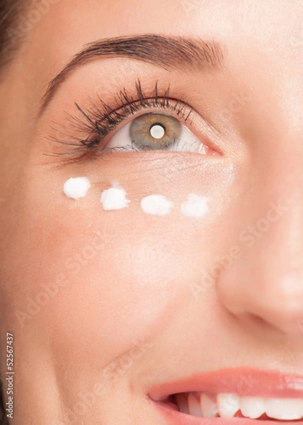 Obraz Woman applying moisturizing cream