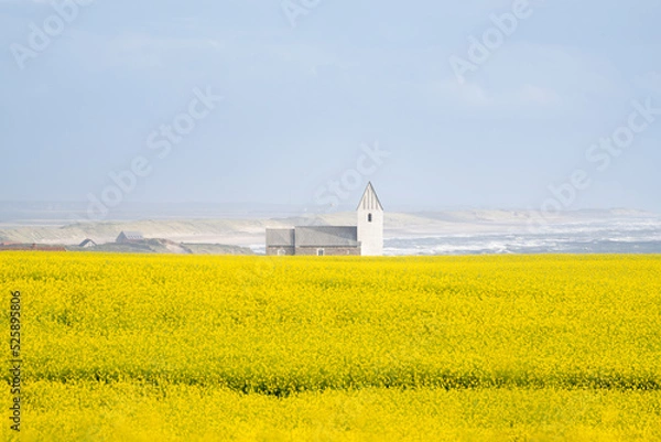 Fototapeta Trans Kirke, white little church on Bovbjerg Klint in Denmark