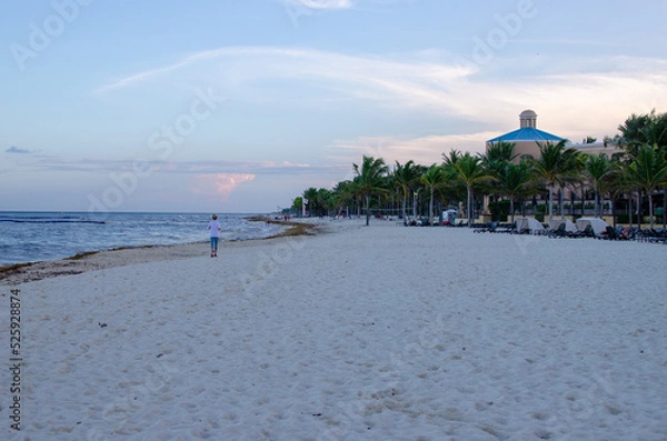 Obraz Walking by the sea