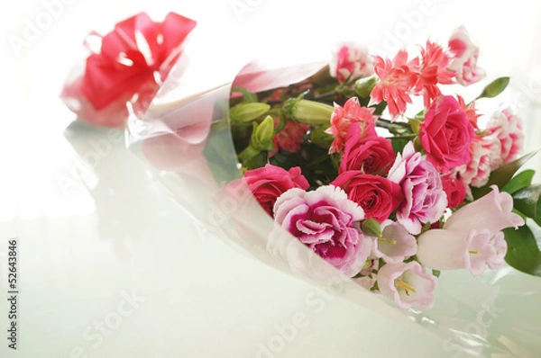 Obraz テーブルの上の花束